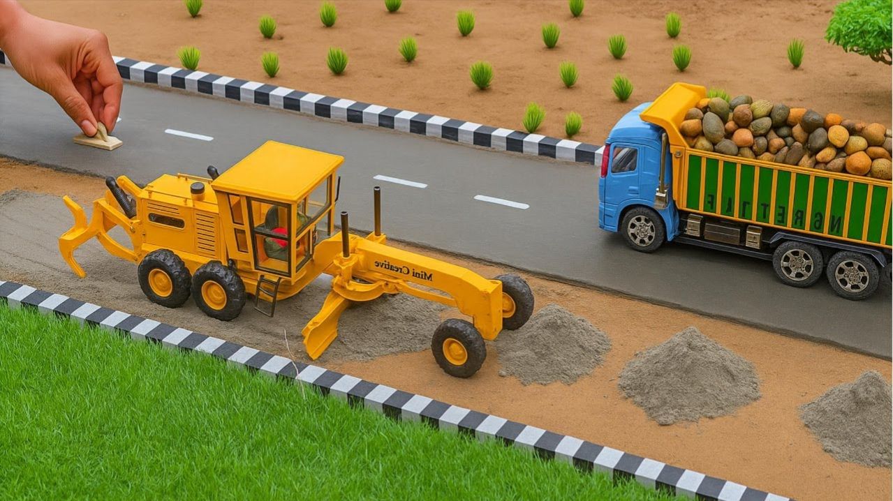 ИГРУШЕЧНАЯ СТРОИТЕЛЬНАЯ ТЕХНИКА ДЕЛАЕТ РЕМОНТ. ТРАКТОР И ГРЕЙДОР В ДЕЛЕ!