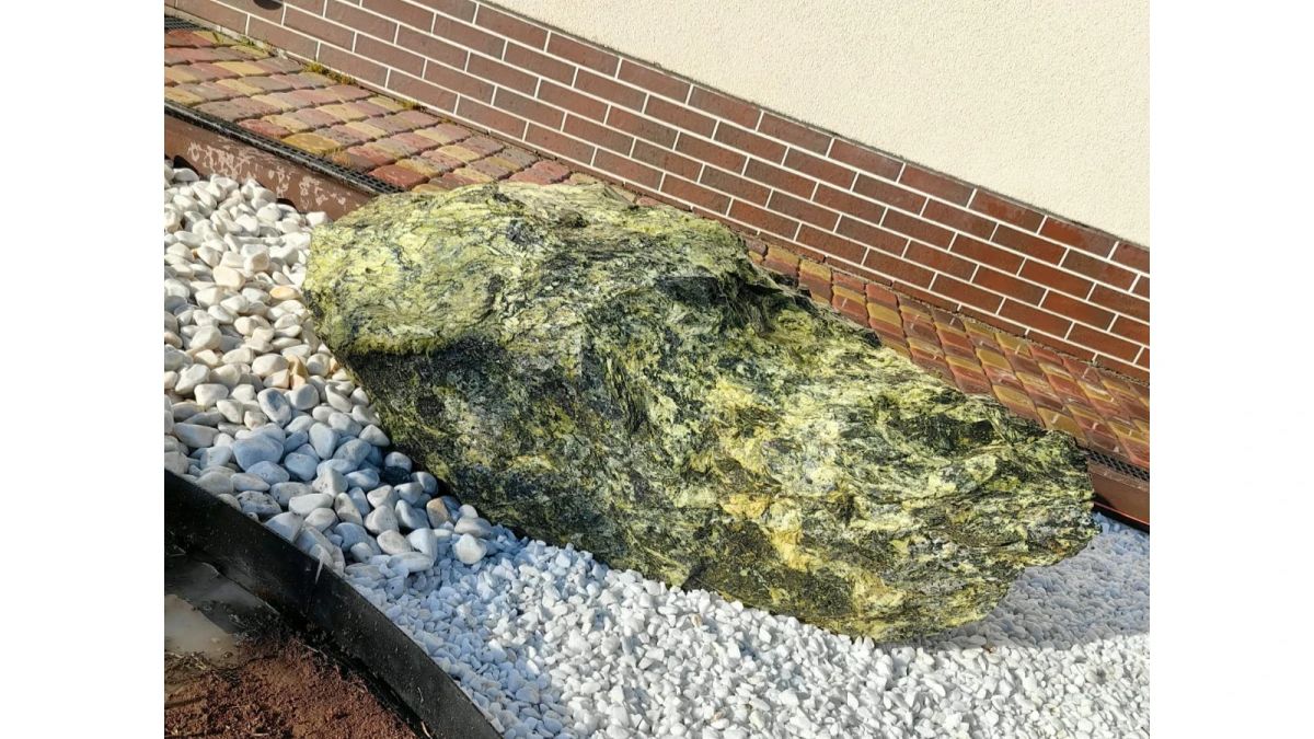 Бутовый камень Змеевик салатовый