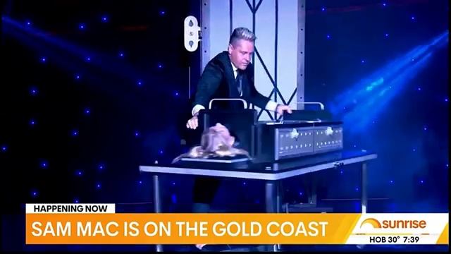 Matt Hollywood Thin Model Sawing