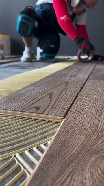 Процесс монтажа инженерной доски