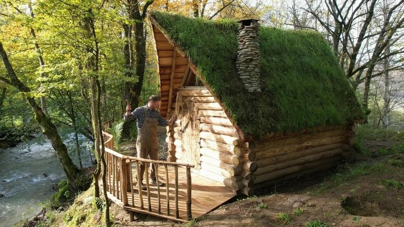 Построил бревенчатую хижину в лесу с нуля. Полное строительство