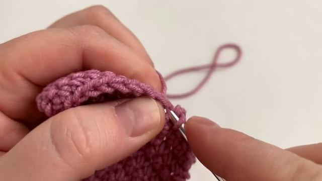 Учимся вязать столбик без накида  один из самых базовых и плотных элементов в вязании крючком