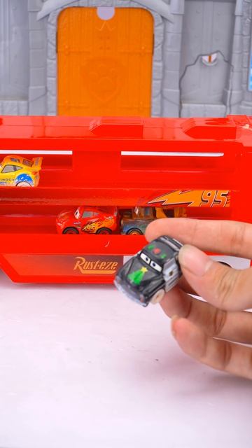 Мак и Маккуин  Мини гонщики!