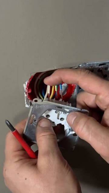 Небольшая подсказка при монтаже 
Как Вы считаете правильно?
