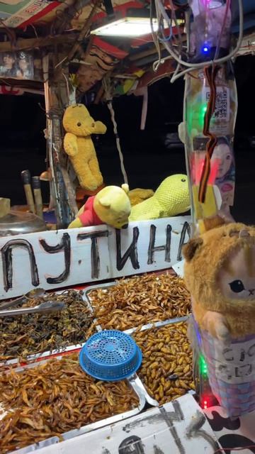 Продавец тайских вкусняшек