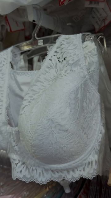  Истинная уверенность женщины начинается не с платья а с того что скрыто под ним