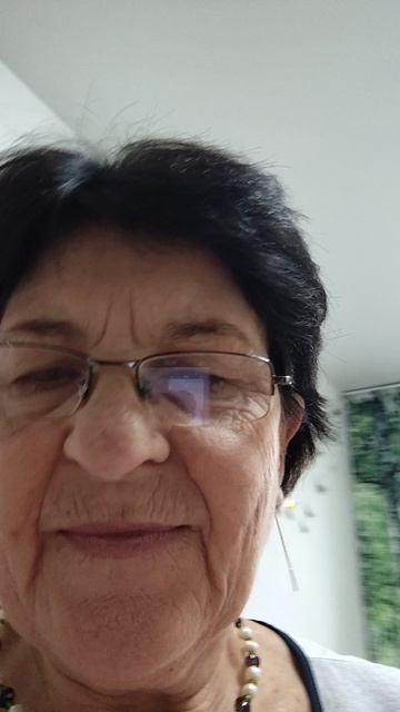 67 лет пенсия 16 000 соседи с ума сводят. Прошу помощи на ремонт.