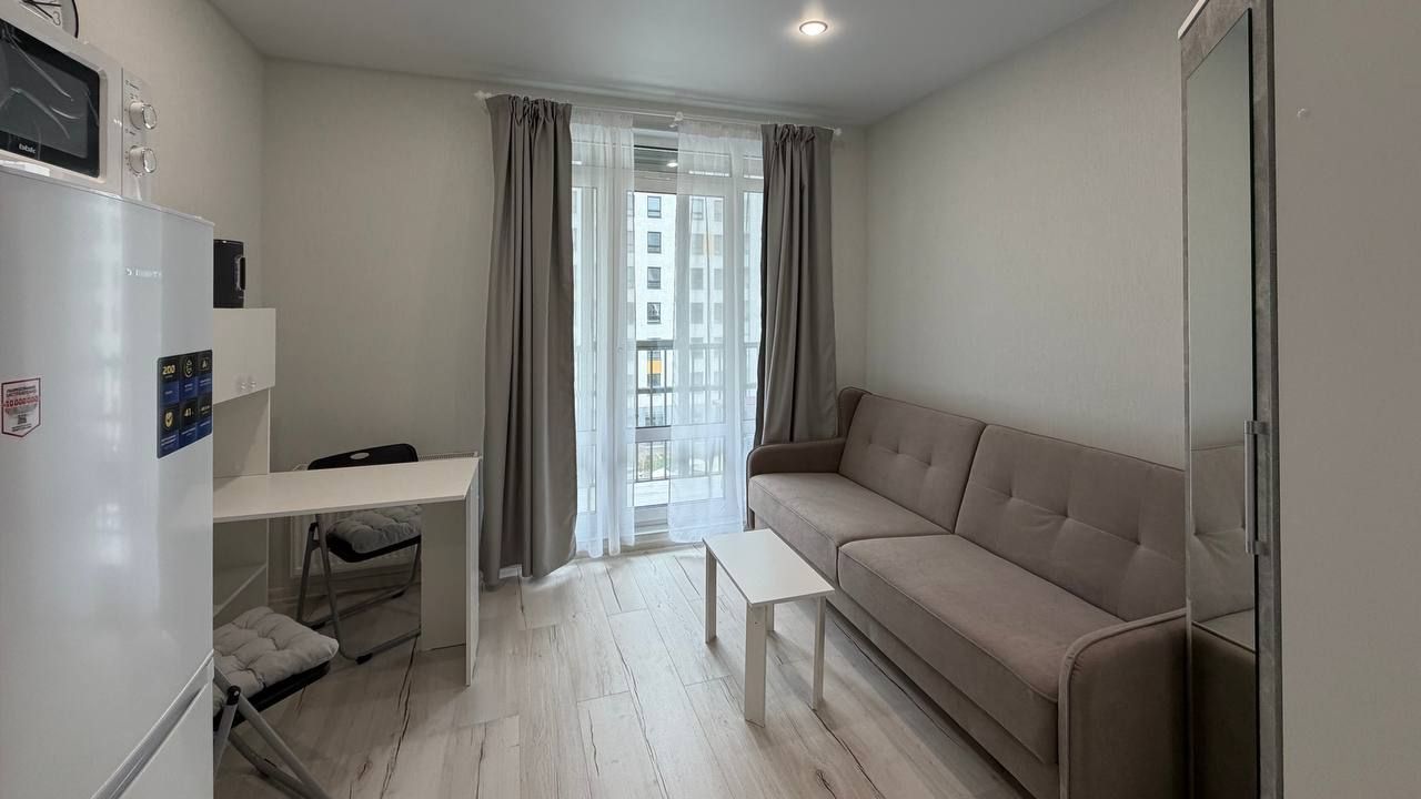 Сдаётся уютная квартира-студия с качественным ремонтом в современном жилом комплексе.