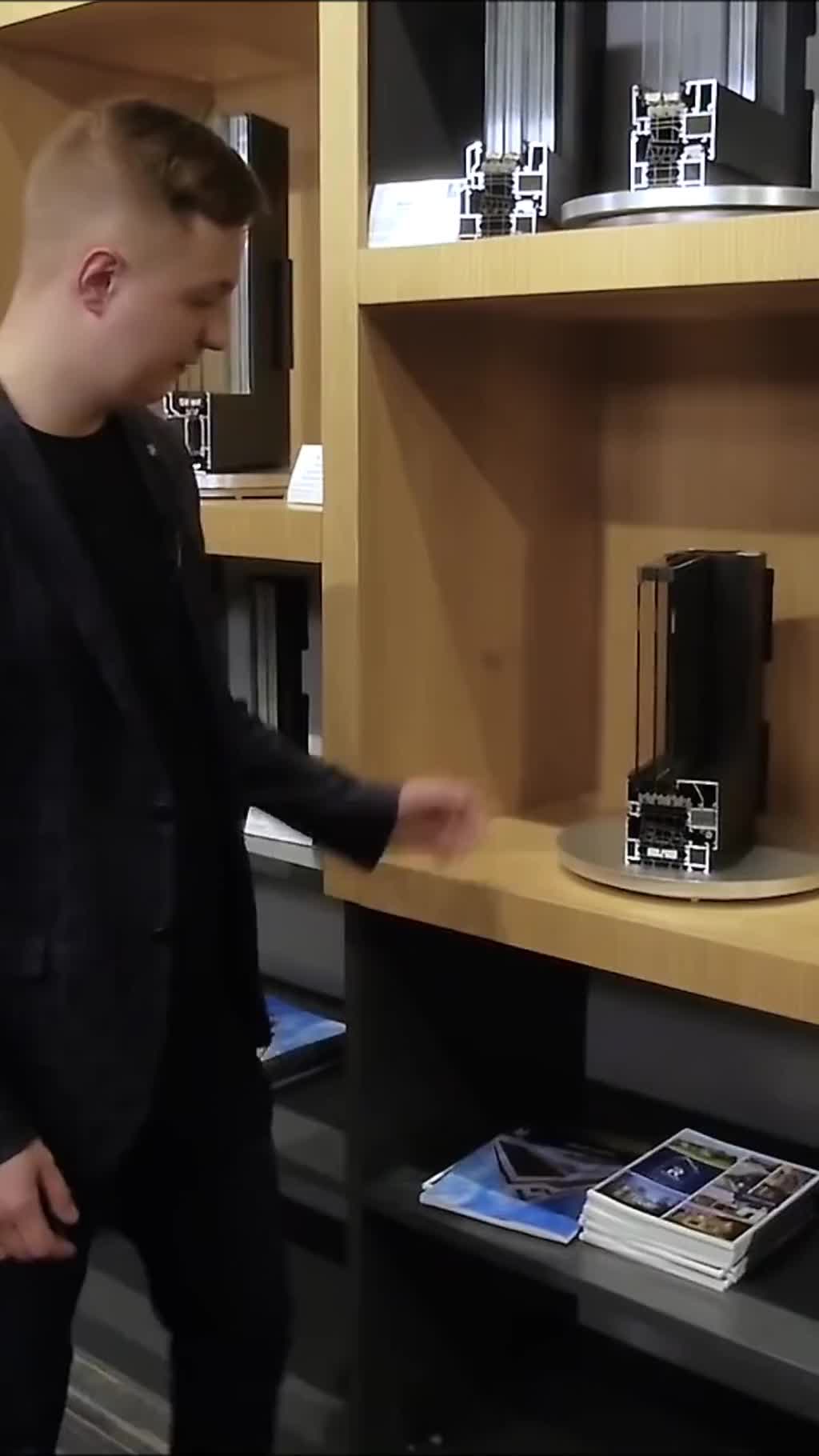 Привет! Я Артем Волков эксперт по алюминиевым конструкциям! Руководитель международной консалти...