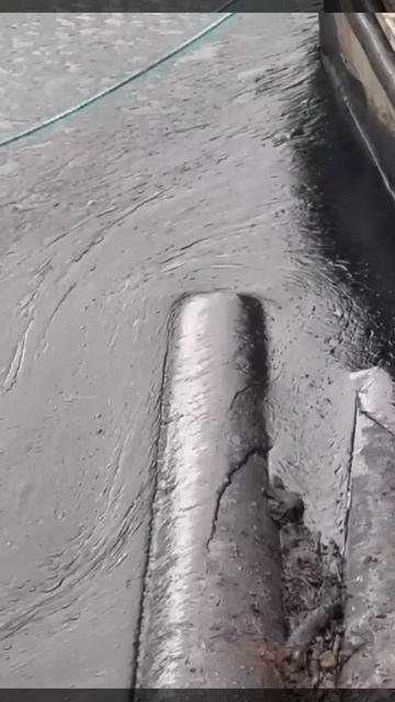 НЕФТЬ В ТУАПСЕ. НУ ТОЧНЕЕ ЕЁ НЕТ СЕЗОНУ НИЧЕГО НЕ УГРОЖАЕТ..