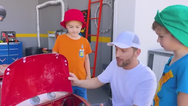 Дети учатся чинить машины