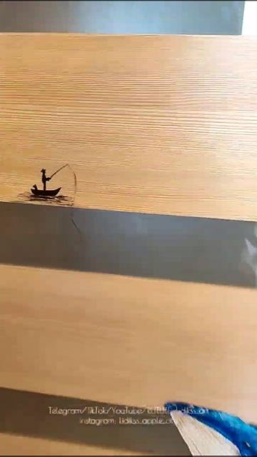 Треснуло стекло в двери? Помогла друзьям  нарисовала синего кита 