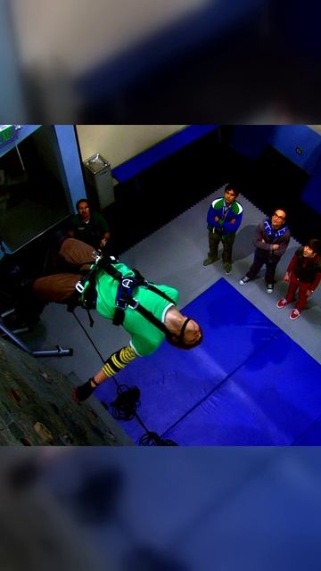 Теория Большого Взрыва  Группа поддержки или хейтеры?  Шелдон на скалодроме!