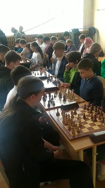 Сегодня Макс играет на чемпионате области среди спортивных школ