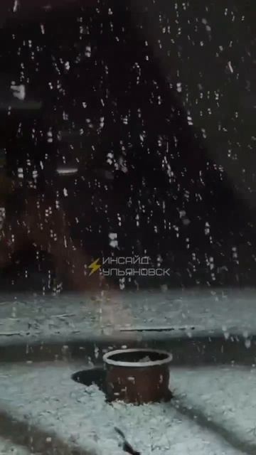 Сейчас в Базарном Сызгане под звуки гимна сыпет снег