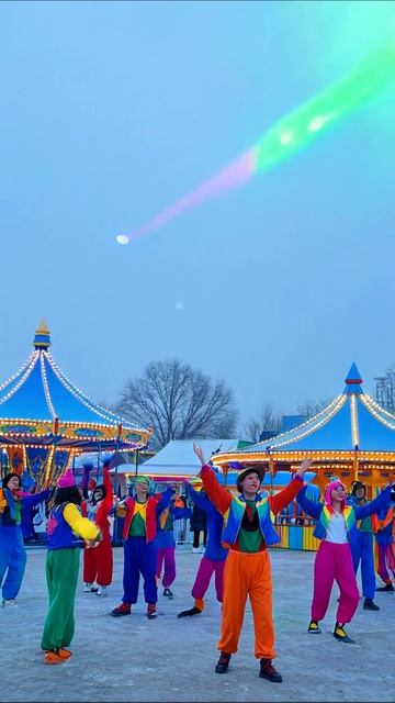 Зимнее веселье на празднике субботник зима веселье танцы