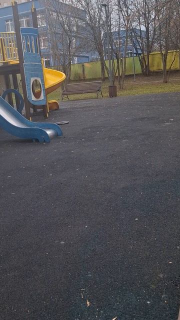 Алисочка  наша кружется   на детской площадкп с поющим леденцом2026 год апрель ДьяченкоЛГ.