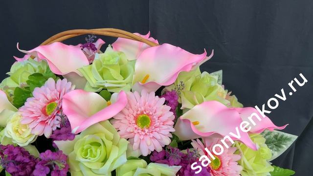 Траурная корзина из искусственных цветов 43