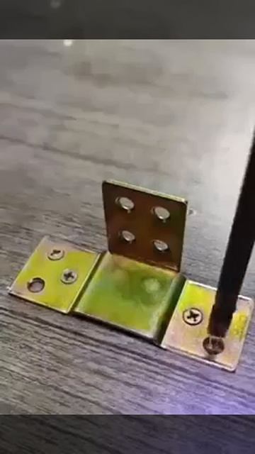 Интересное крепление 

Крутой вариант съемного крепления для подвешивания полки