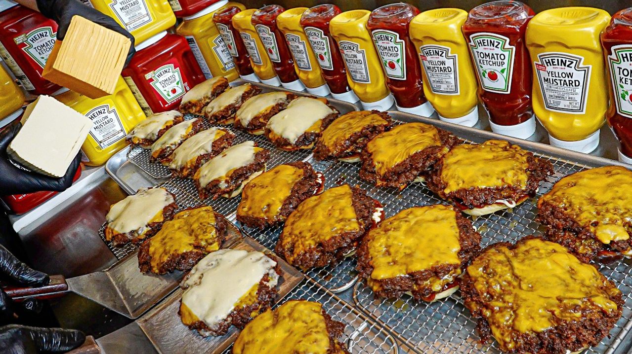 Люди со всего мира приезжают чтобы это попробовать! Американский двойной чизбургер