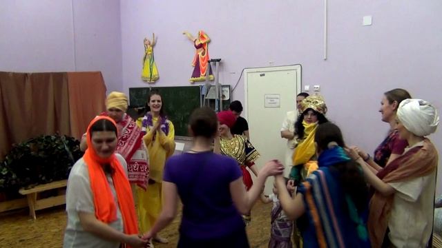 27.03.16.КЦ Гаура.Киртан после спектакля..