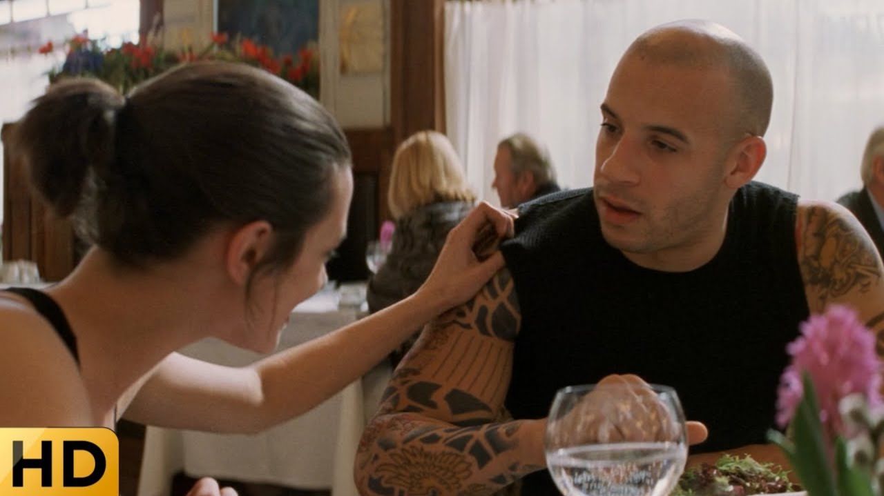 Елена узнает секрет Ксандера за обедом  Три Икса