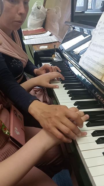 Урок фортепиано.