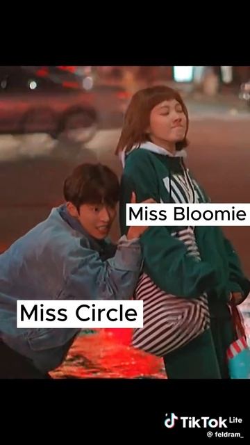 Cмешное момент  Miss Circle и  Miss Bloomieбумажная школа