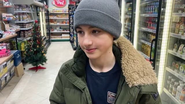 YO-МОЁ фильм: мальчик купил продукты. 4