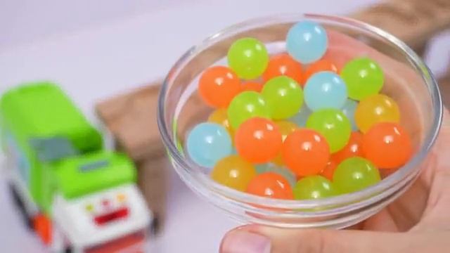 Машинки загружают груз. Мультики для детей машинки