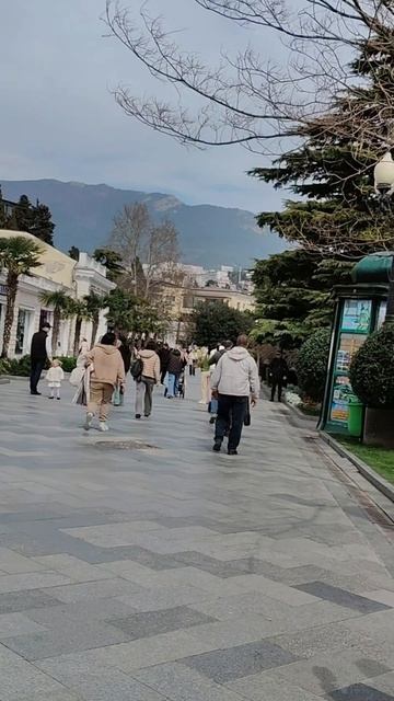 Ялта центральная набережная 30 марта.