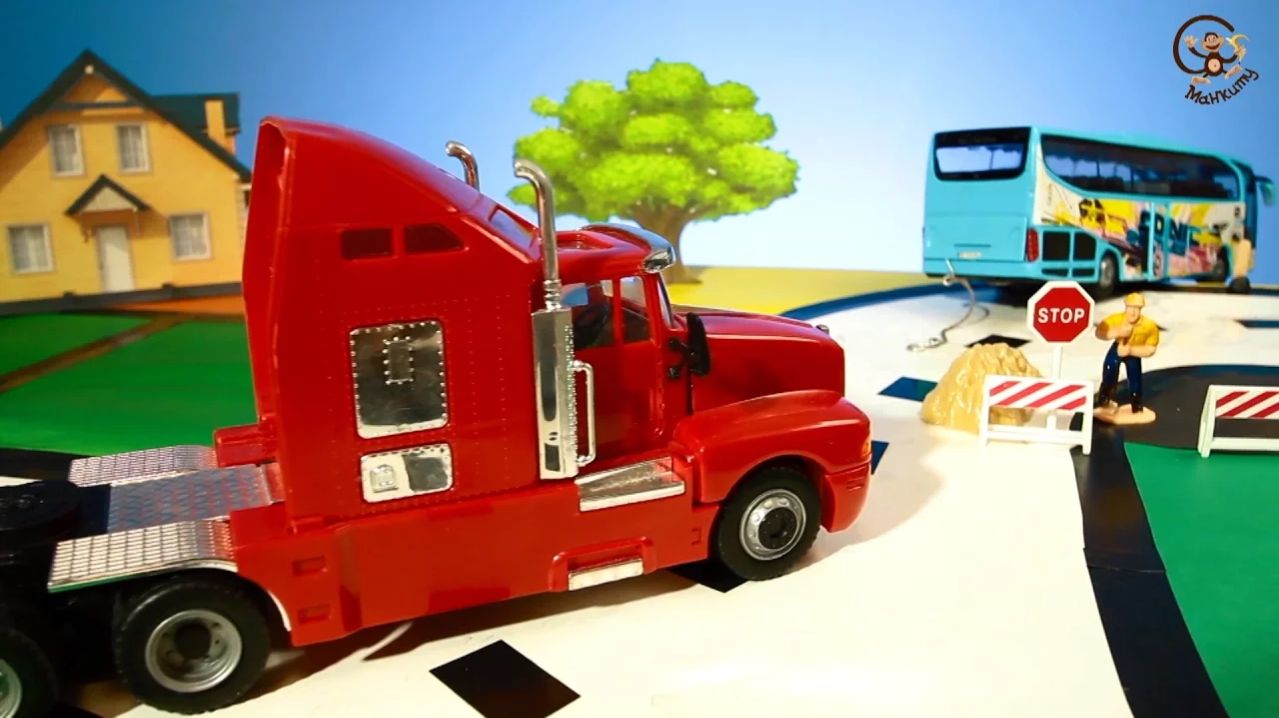Мультик про машинки. Трактор автобус и тягач. МанкиМульт