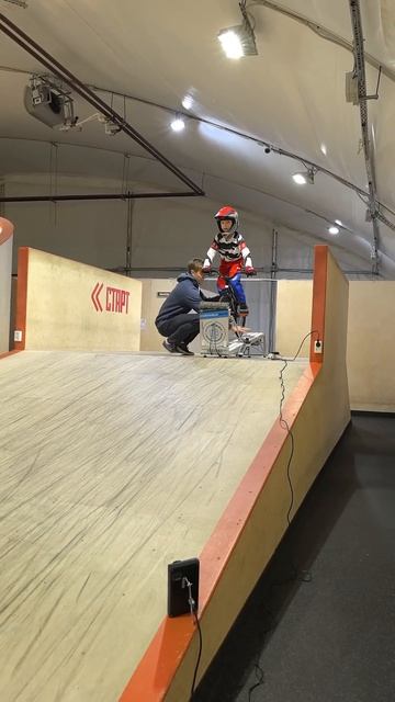 Bmx Racing. Тренировка зимой в помещении Race Bmx Shorts Racing Velocity Bike