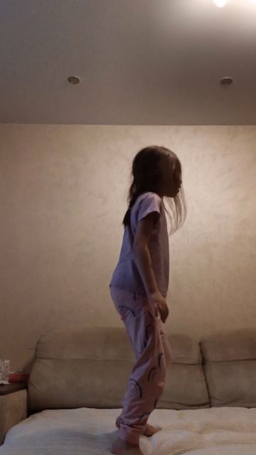 Как Аня может так быстро отпрыгивать