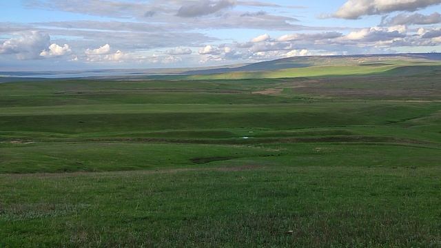 по пути железной дороги