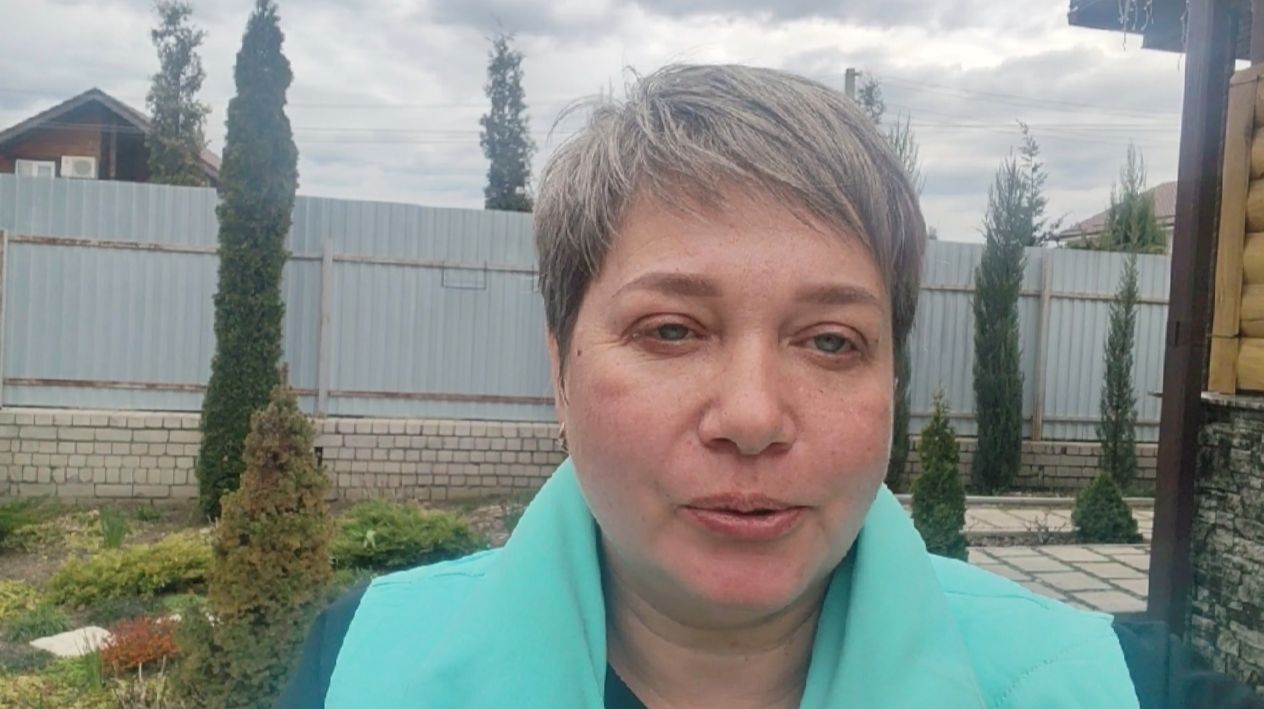 Пересадила розу. Измельчила ветки.