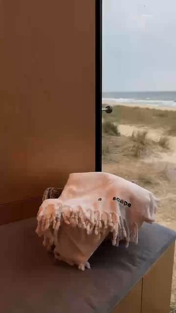 A Scape - пространство на берегу Балтийского моря где прожитые моменты врезаются в память.