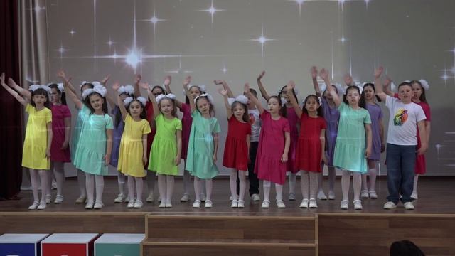 Солнышко младшая гр ансамбля Радуга звука