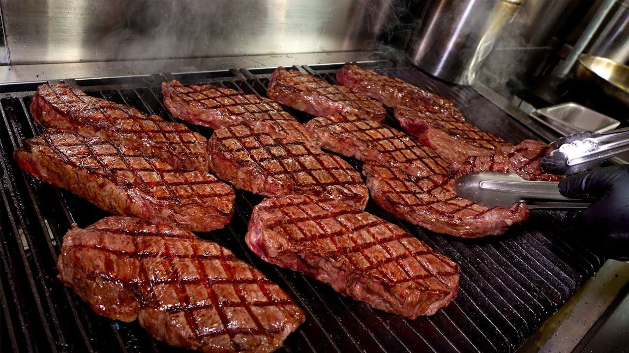 Ресторан в средневековом французском стиле! Стейк из шкатулки с драгоценностями  копченый стейк