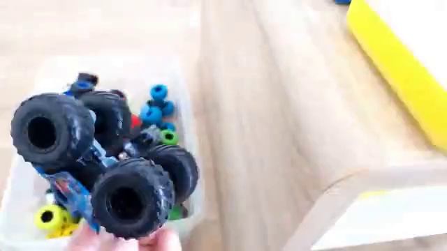 Мультики машинки падают в воду. Мультики для детей