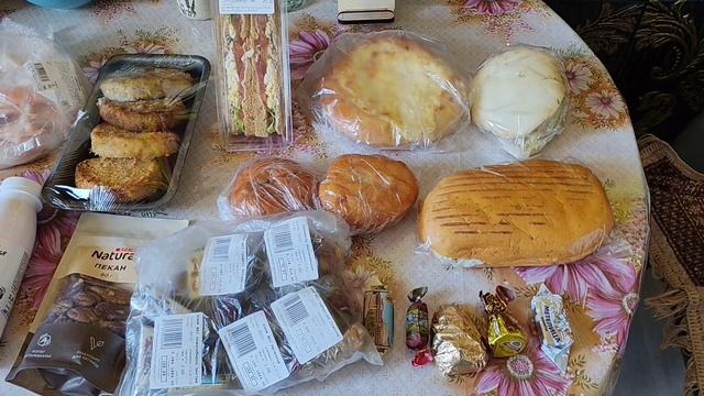 Дневник. 25.04.2026год.Дегустация аферисты острые крылышки день хлебного лакомства.