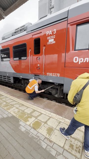 Зачем стучать по колесам