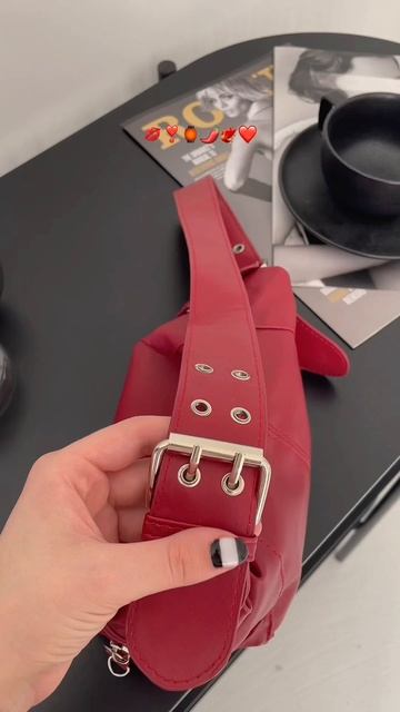 Не забудь подписаться Бренд на WB: Key Jevels арт: 263200508
Y2k Y2kсумка Keyjevels