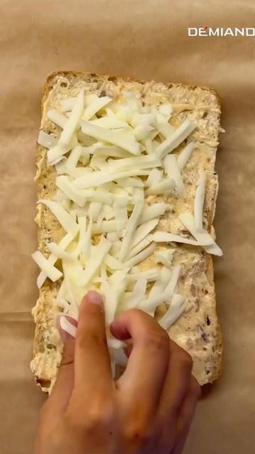 Чесночный хлеб с мисо и сыром 