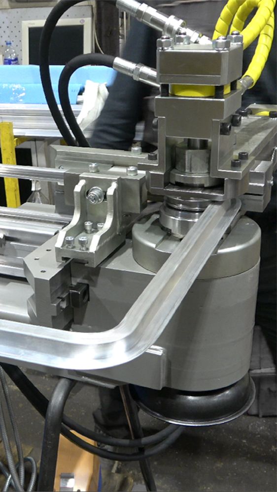 Качественная гибка алюминиевого профиля для окон автоприцепа - чпу трубогиб MASTER