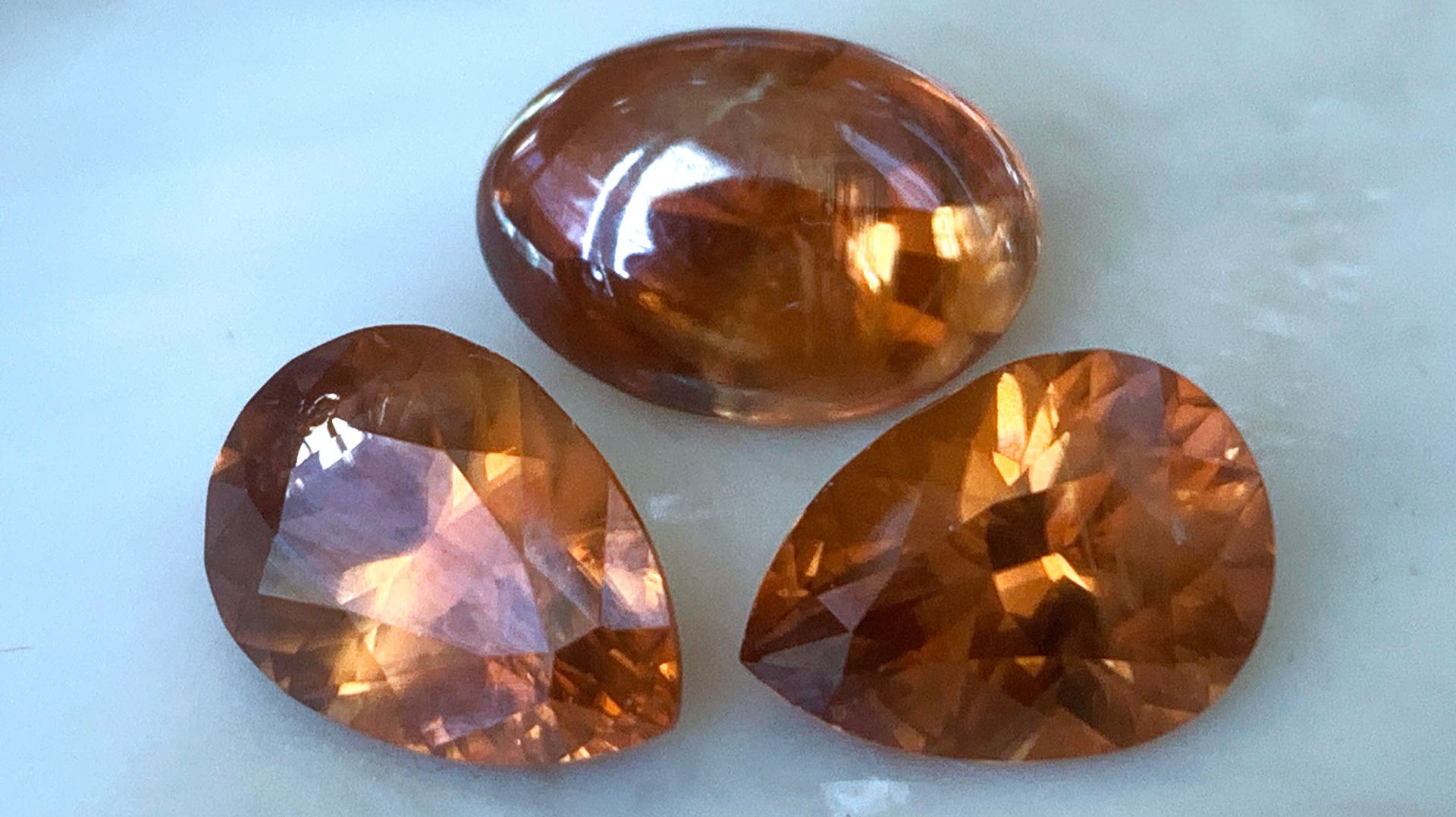 Комплект из природных цирконов