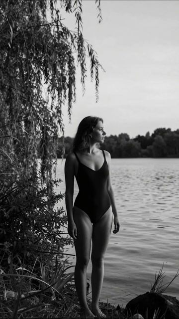 Летний вечер у озера чернобелаяфотография естественнаякрасота лето модель