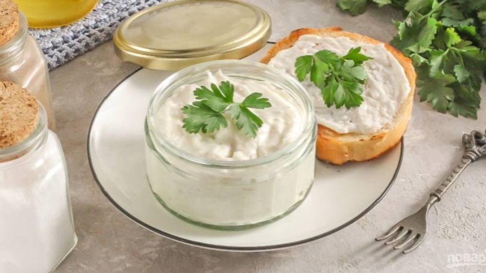 Острая закуска из хрена с майонезом. Можно на хлеб можно как соус ко вторым блюдам.