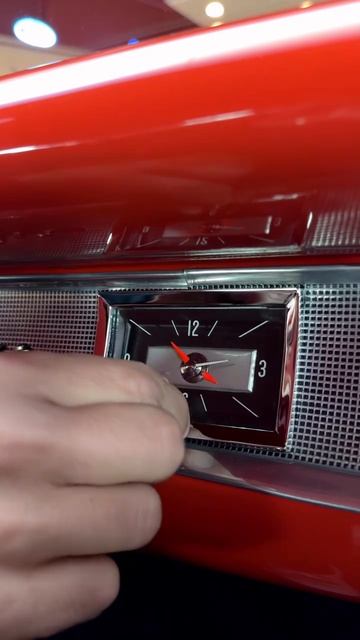 Аналоговое величие Chevrolet Bel Air 1957 года.

Даже пепельница с пылесосом есть.