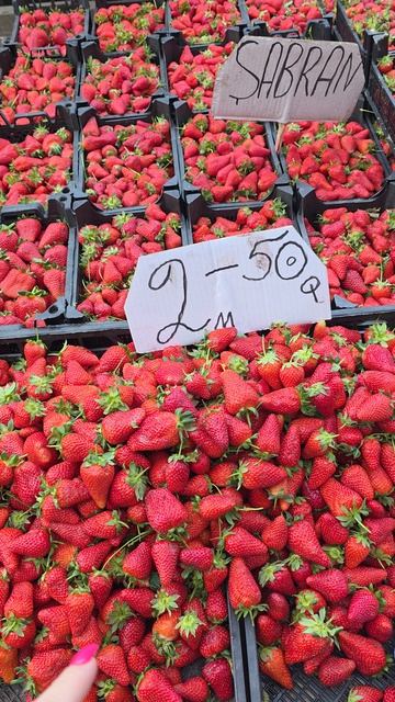 Сезон клубники по 100 рублей в Азербайджане